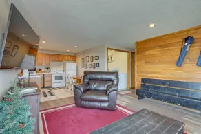 'Snowed Inn' Cozy Winterplace Ski-In/Ski-Out Cabin - Image 5