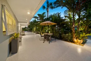 NEWLY Renovated Boutique, Modern by the Beach!-G - Image 4