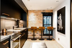 *Downtown Luxury + Outdoor Patio*~ Walk Everywhere - Image 3