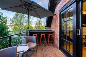 *Downtown Luxury + Outdoor Patio*~ Walk Everywhere - Image 5