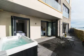 Apartment 3 Waterstone House - Sea Front Apartment, Hot Tub - Image 2