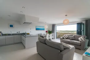 Apartment 3 Waterstone House - Sea Front Apartment, Hot Tub - Image 3