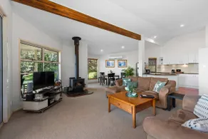Kookaburra Kottage Luxury Chalet 2 Bedroom - Image 2