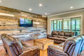 Perfect House For Groups - 4 Suites, 8 Beds, 5 TVs - Image 3