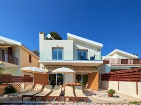 Strand foran Azura Sunrise - Luksus villa ved stranden med panoramaudsigt over havet, bil ikke nødvendig - Image 4