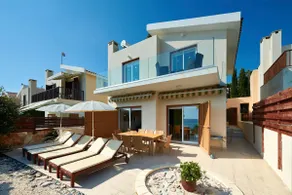 Strand foran Azura Sunrise - Luksus villa ved stranden med panoramaudsigt over havet, bil ikke nødvendig - Image 2