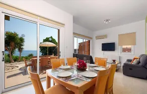 Strand foran Azura Sunrise - Luksus villa ved stranden med panoramaudsigt over havet, bil ikke nødvendig - Image 3