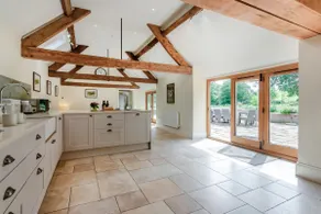 6 Ensuite Bedrooms Cotswold Barn  - Waterhead Barn - Image 3
