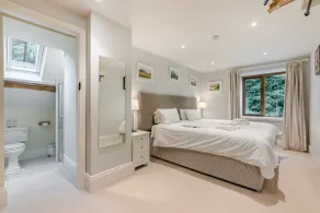 6 Ensuite Bedrooms Cotswold Barn  - Waterhead Barn - Image 4