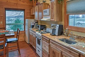 Cozy East Bernstadt Cabin w/ Porch + Fishing Lake! - Image 5
