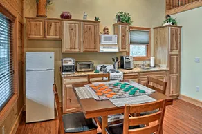 Cozy East Bernstadt Cabin w/ Porch + Fishing Lake! - Image 3