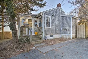Steps to Cape Cod Canal: Pet-Friendly Home - Image 3