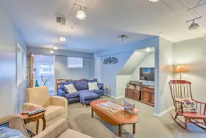 Beulah House - Skridt til Crystal Lake Beach! - Image 4