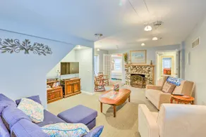 Beulah House - Skridt til Crystal Lake Beach! - Image 3