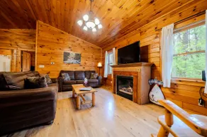 Close to parks, Hot Tub & Fire Pit, Onsite Trails - Image 4