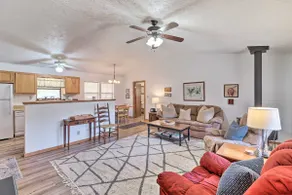 Walk to White River: Home w/ Deck in Flippin! - Image 2