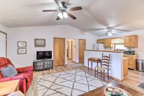 Walk to White River: Home w/ Deck in Flippin! - Image 3