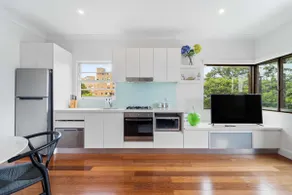 Breathtaking Sydney Harbour view condo - Image 4