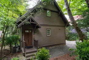 Sparrow Cottage | Charming Arts & Crafts Cottage with Grill, Fire Pit & Mountaintop Views! - Image 5