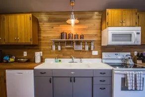 Red Roof mountain cabin with Hot Tub, Starlink & W - Image 4