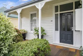 Stunning newly renovated home in perfect location - Image 2