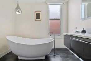 Stunning newly renovated home in perfect location - Image 5