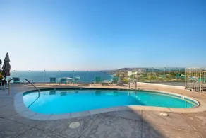 Dana Point Oceanfront Condo med pool, fantastisk utsikt, uppdaterad enhet! - Image 4