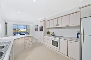 Golfinhos 2, 7 Commodore Crescent, - Image 4
