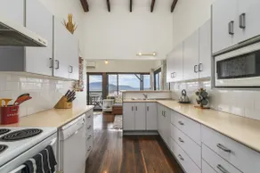 Barrels Beach House, 28 Dulconghi Street - Image 5
