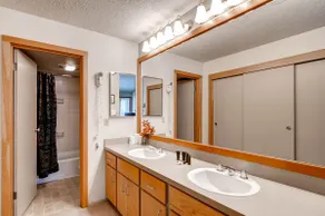 3br Condo on Bus Route~lenawee 1735. Kids Ski Free - Image 5