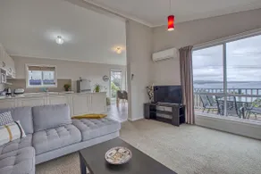 Front Row Beachfront - Image 3