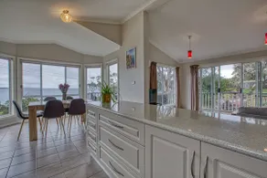 Front Row Beachfront - Image 2