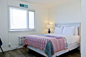 Unit #30, 1 Bedroom, Lakeside, Ludington Beach House - Image 3