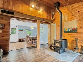 Spacious Bancroft Cottage- Private Lakefront / Sauna / In Town - Image 5