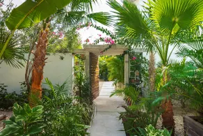 Private villa with pool, grill and canal access - Image 2