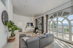 Luxury apartment with shared pool patio & sea view - Image 2