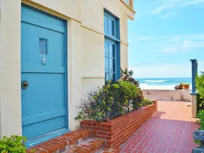 Right on the sand! Oceanfront Historic Retreat - Image 2