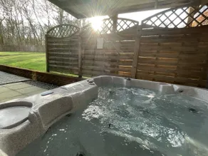 Inchmurrin Luxury Lodge with Private Hot Tub - Image 3