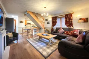 Inchmurrin Luxury Lodge with Private Hot Tub - Image 4