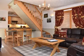 Inchmurrin Luxury Lodge with Private Hot Tub - Image 5