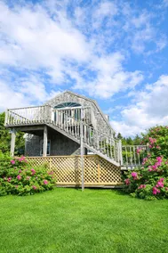Beautiful gargage apartment with open ocean views. - Image 2