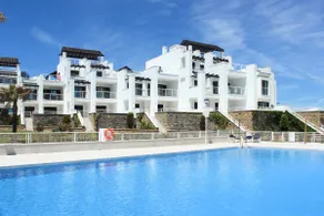 Beachfront Penthouse with Sea Views, Hot Tub, BBQ - Image 3