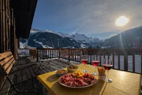 Chalet Le Zirizui - Authentique refuge alpin avec vue imprenable - Image 2