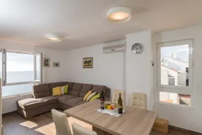 Apartment Gigi - Apartamento de dos habitaciones con terraza y vistas al mar - Image 2