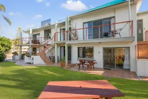 Beachfront 6, 25 Willow Street - Image 4