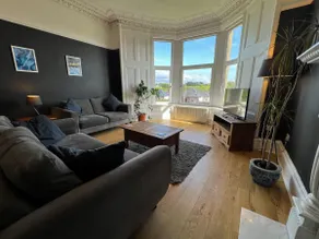 A Spacious Flat with Character - Private Car Space - Image 4