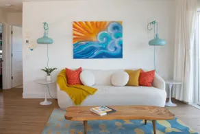 Vibrant & Spacious Endless Summer Manor - Image 3