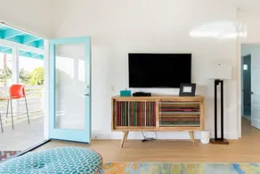 Vibrant & Spacious Endless Summer Manor - Image 5