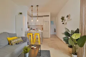 C41 - Modern & Comfy Flat City Center - Image 3