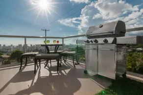 Hale Ohana: 7BR Estate w/ 2 Hot Tubs & Ocean Views - Image 4